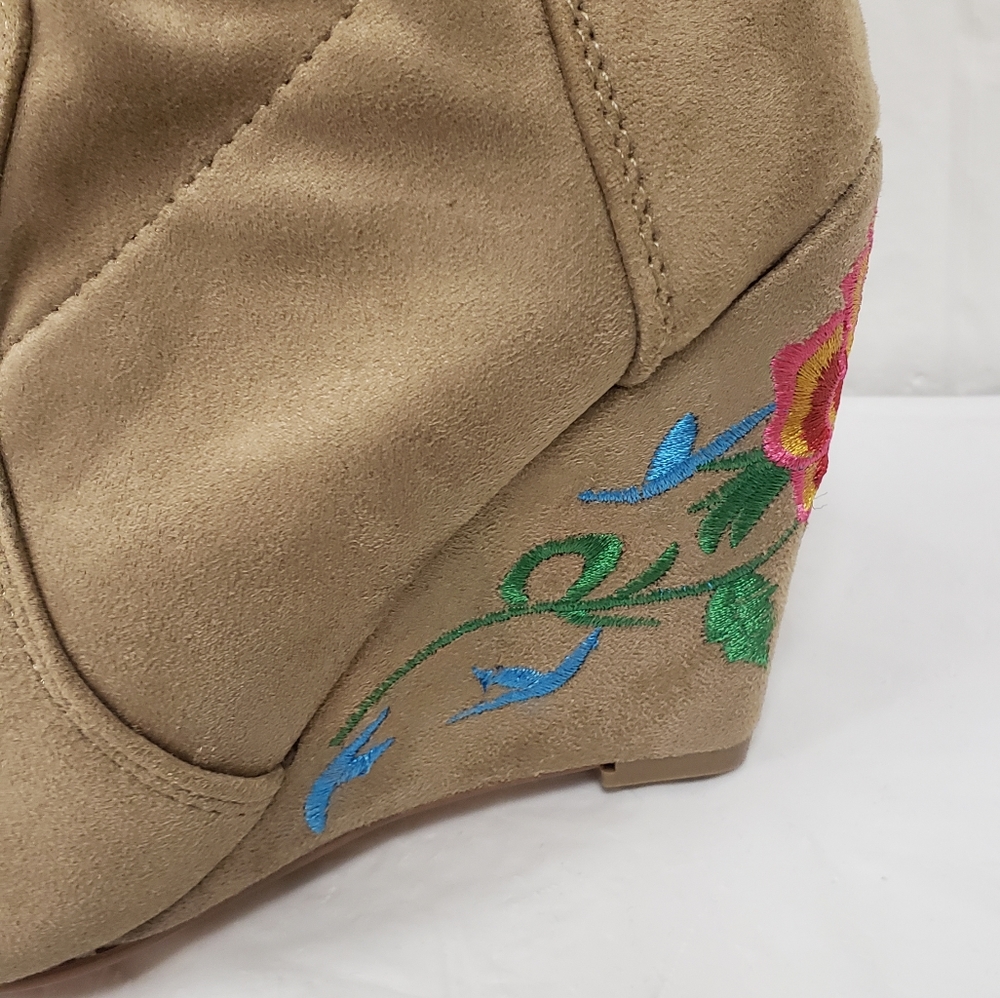 Tan suede thigh high boots - Picture 5 of 9